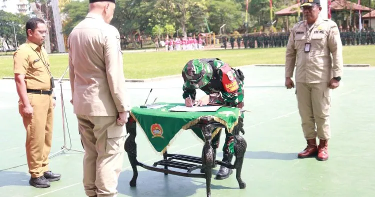 Pj Bupati memimpin Upacara