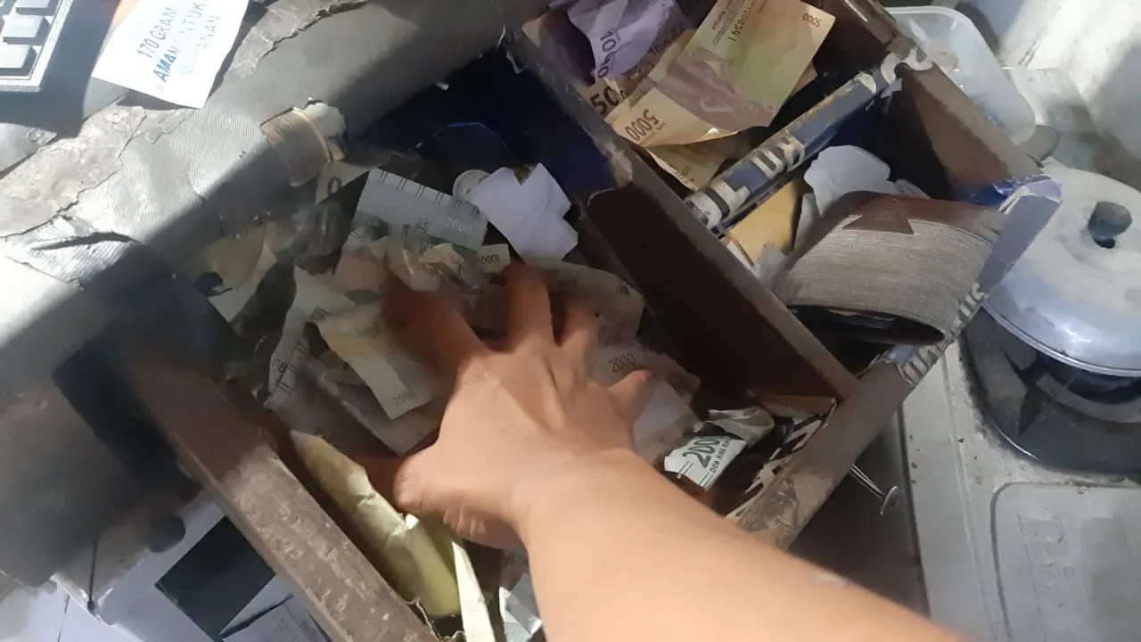 Kotak Amal di Masjid Nurul Huda Pamekasan